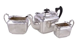 An Edwardian silver rounded rectangular three piece tea service by Lee & Wigfull, Sheffield 1906-