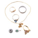 A 9 carat gold band ring ; a cultured pearl ring, stamped 14k; a pendant stamped 18k; an emerald