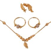 A small collection of gold jewellery, to include a reeded bead necklace with box link back chain,