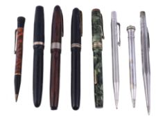 A collection of fountain pens and propelling pencils, to include: Parker, Duofold, a black lacquer