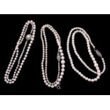 A cultured pearl necklace, the single strand of cultured pearls, measuring 3mm to 7mm, to a paste