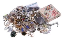 A collection of silver and vintage costume jewellery, to include a silver amethyst brooch; a