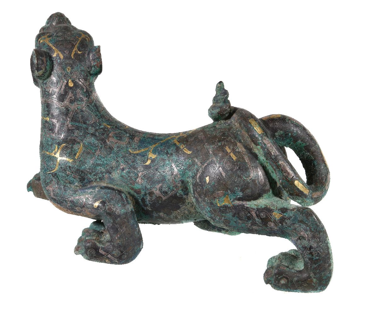 A Chinese archaistic model of a mythical tiger, the vigorously modelled striding beast with mouth - Bild 2 aus 5