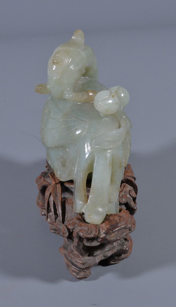 A Chinese jade or jadeite figure of a Phoenix, holding a peach branch, the jadeite 10.5cm wide x 7. - Image 4 of 6