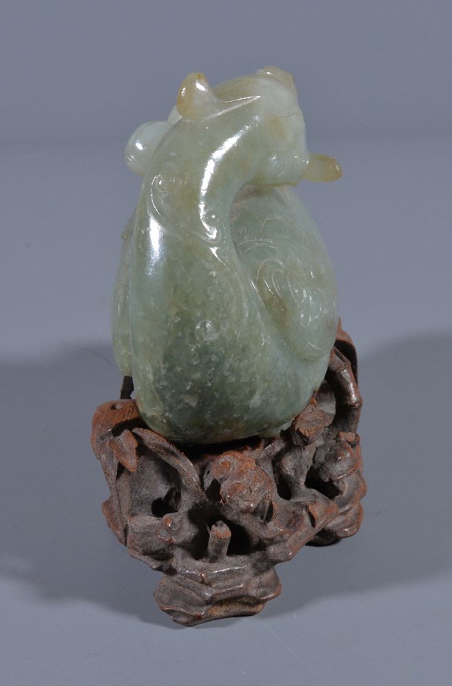 A Chinese jade or jadeite figure of a Phoenix, holding a peach branch, the jadeite 10.5cm wide x 7. - Image 2 of 6