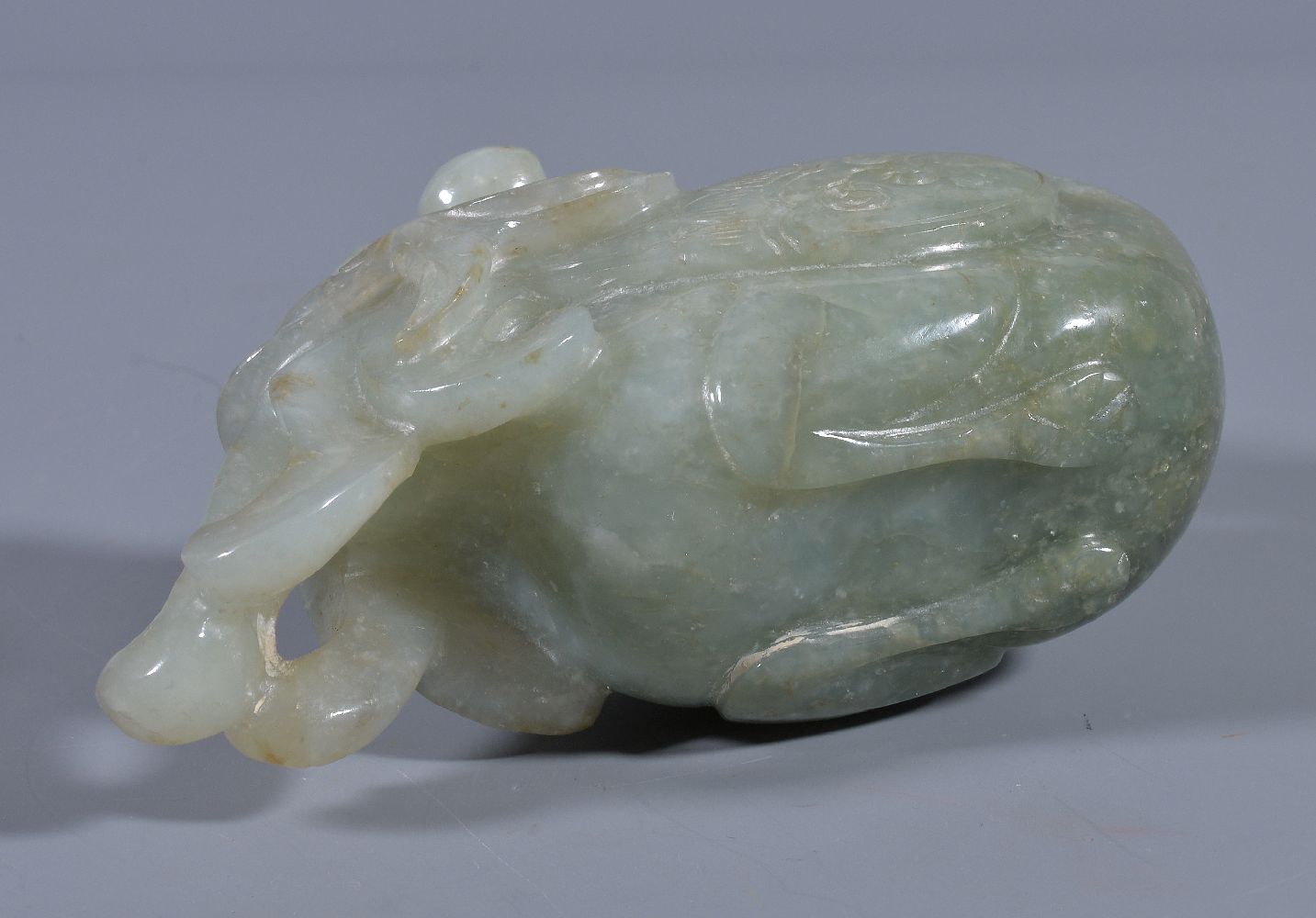 A Chinese jade or jadeite figure of a Phoenix, holding a peach branch, the jadeite 10.5cm wide x 7. - Image 5 of 6