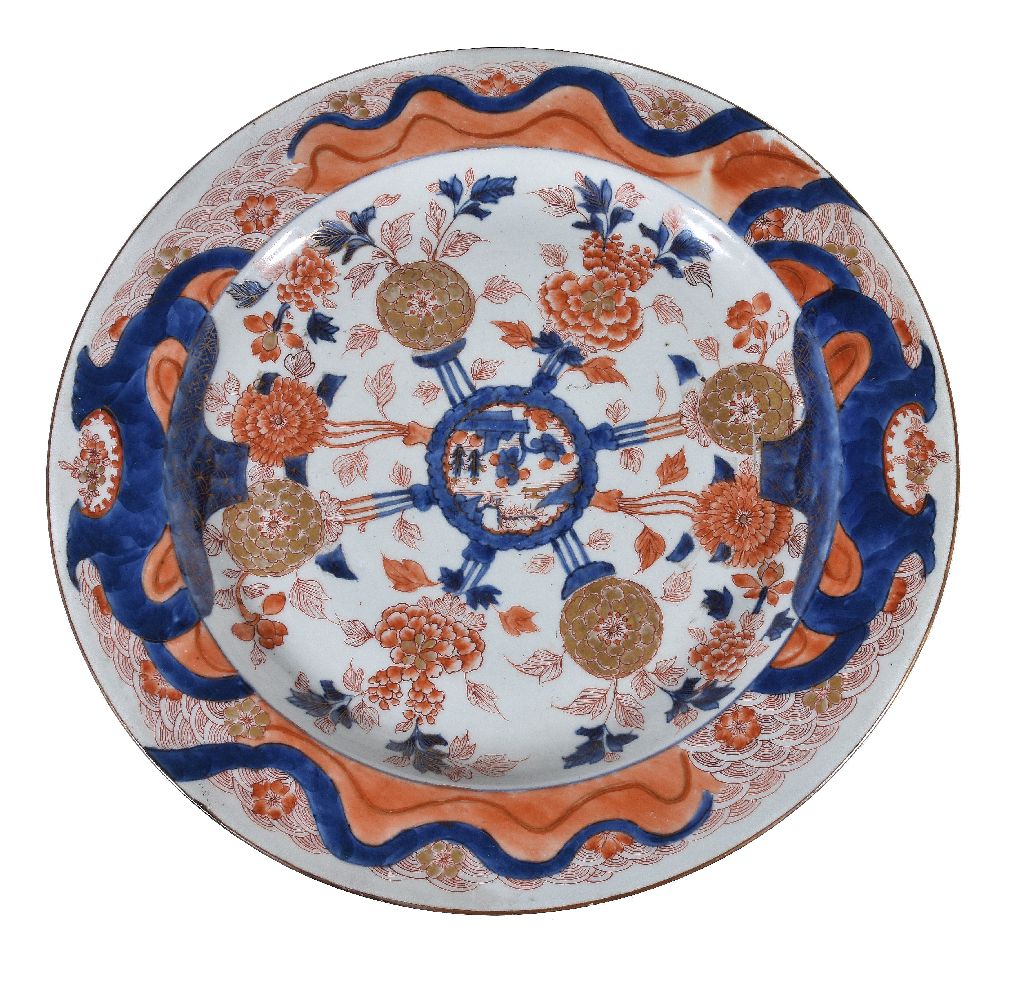 A Chinese Imari large dish, Kangxi, painted with cenral medallion with radiating flowers in