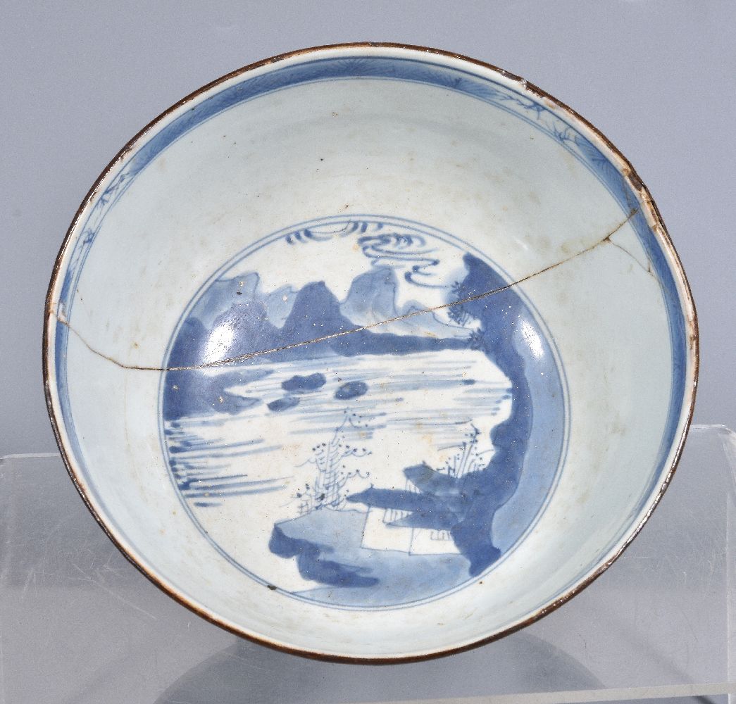 A Chinese blue and white bowl, circa 1650, decorated in cobalt blue with a hunting scene depicting - Image 4 of 4