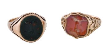 A Victorian 18 carat gold bloodstone signet ring, the oval bloodstone panel carved with a crest,