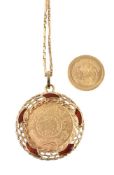 A Saudi Arabian gold coin pendant, the Saudi Arabian Guinea within a pierced surround with red