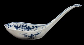 An early Worcester blue and white pierced spoon, circa 1770, 'Maltese Cross Flower' pattern, after a