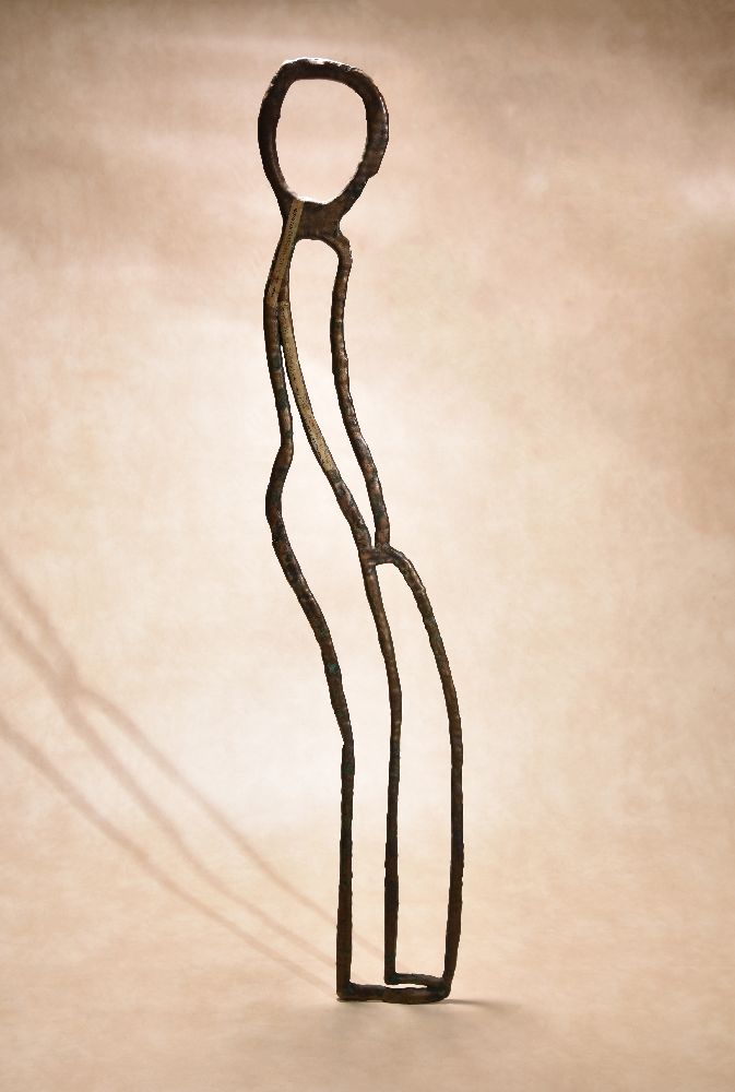 λ John Hodson (b.1945), Tribute to Hockney, a bronze abstract figural form - Image 2 of 5