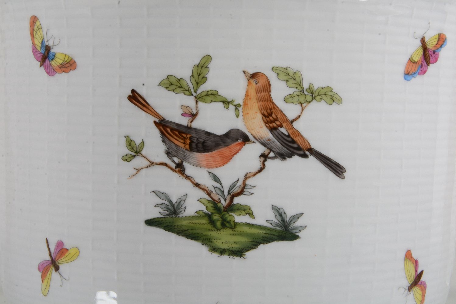 A modern Herend ‘Rothschild Birds’ pattern wine bottle cooler (seau à bouteille) , blue printed - Image 7 of 8