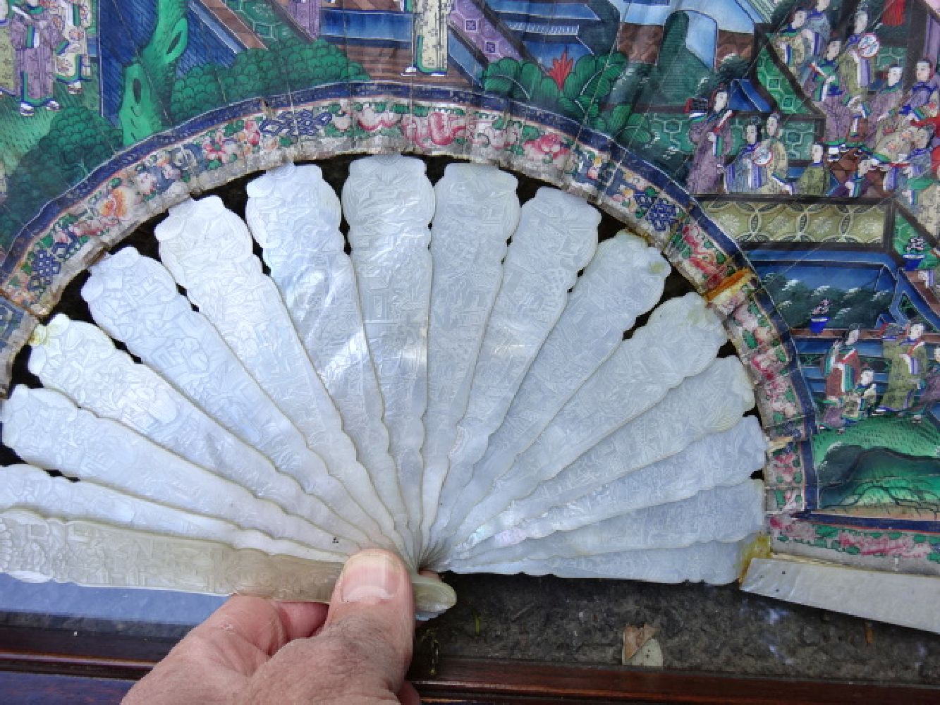 ϒ A Chinese painted 'Mandarin' fan, Qing Dynasty, 19th century - Image 3 of 31