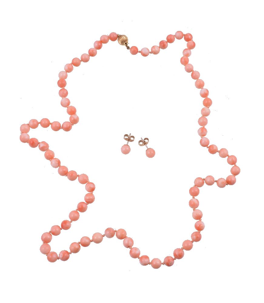 ϒ A coral bead necklace, the single strand of 6mm coral beads, to the spherical clasp, stamped 750,