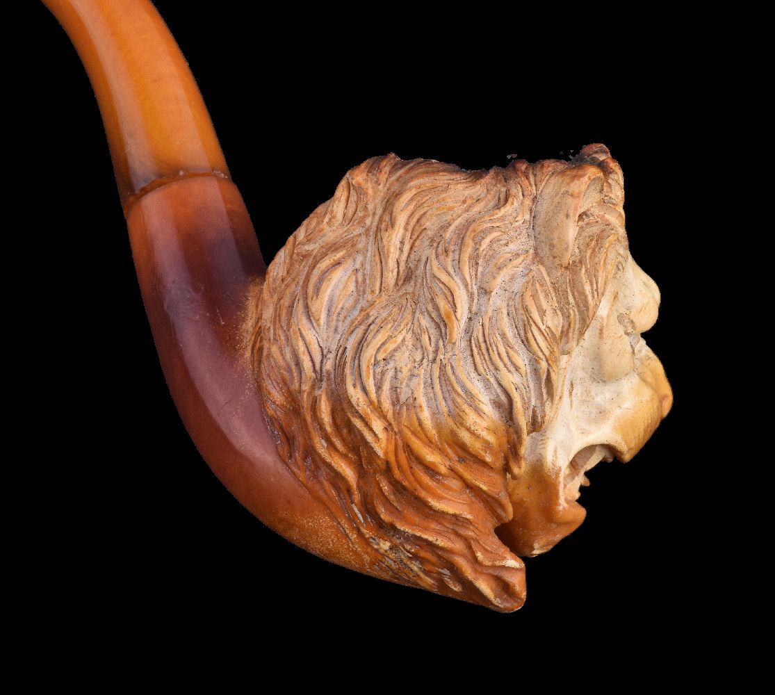 A meerschaum pipe, 20th century, carved as a lion's head, with an amber mouthpiece, 14cm (5 1/2in) - Image 3 of 3