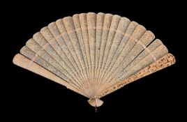 ϒ A Chinese export ivory brisé fan, Canton mid 19th century, the guards deeply carved with figures