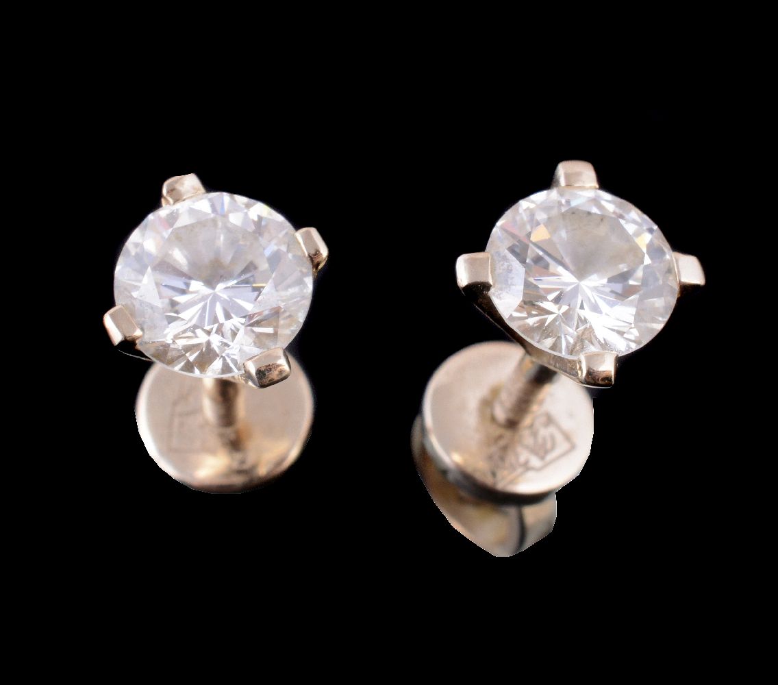 A pair of diamond single stone ear studs, the brilliant cut diamonds, weighing approximately 1.00