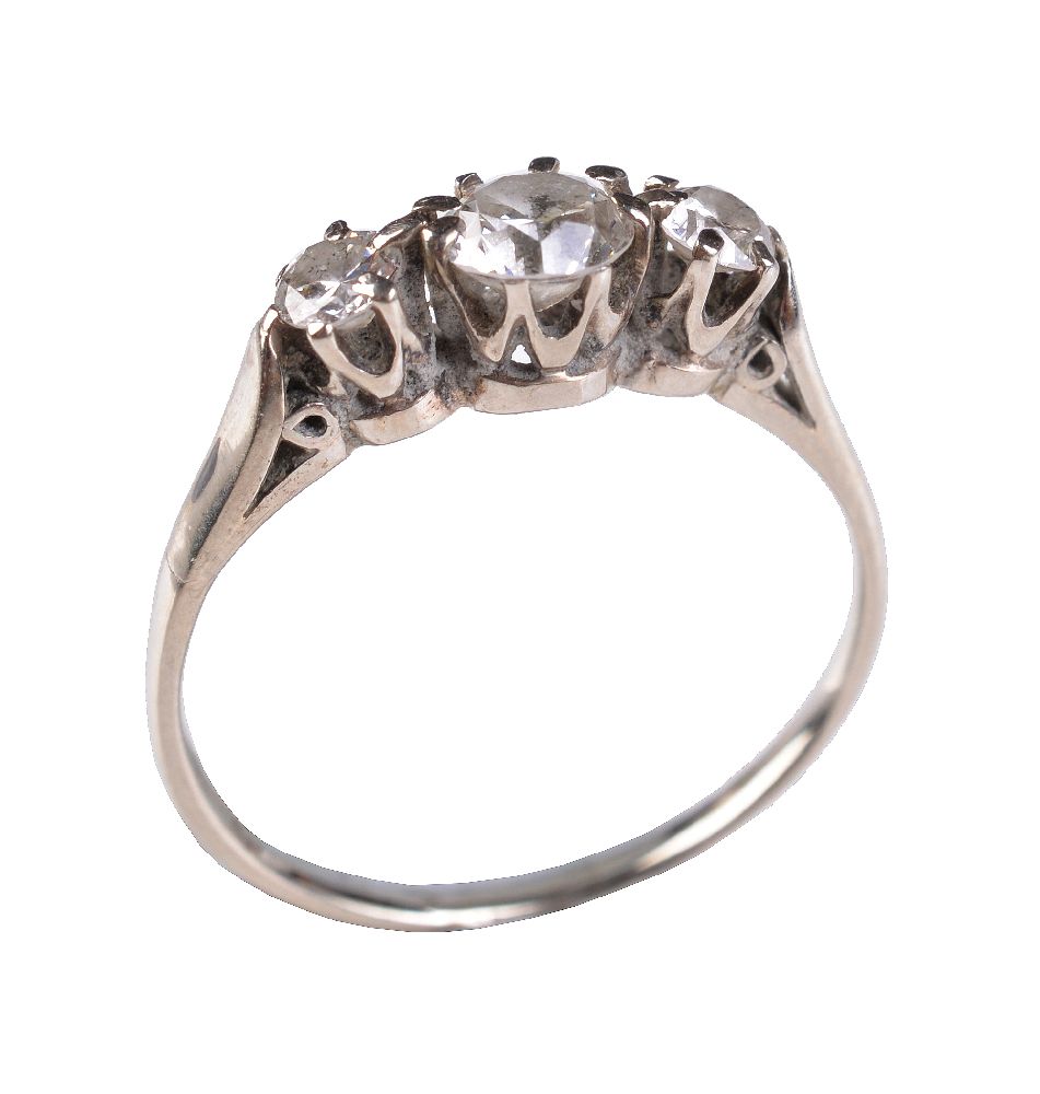 A diamond three stone ring, set with three brilliant cut diamonds, approximately 0.45 carats