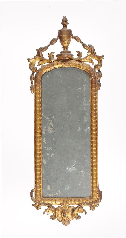 A pair of Continental carved giltwood wall mirrors - Image 3 of 7