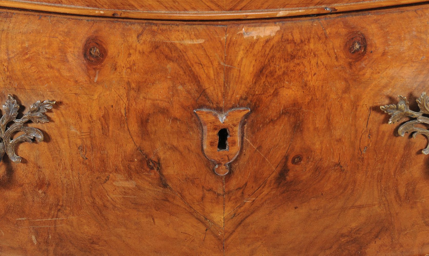 A pair of Continental figured walnut serpentine commodes - Image 5 of 7