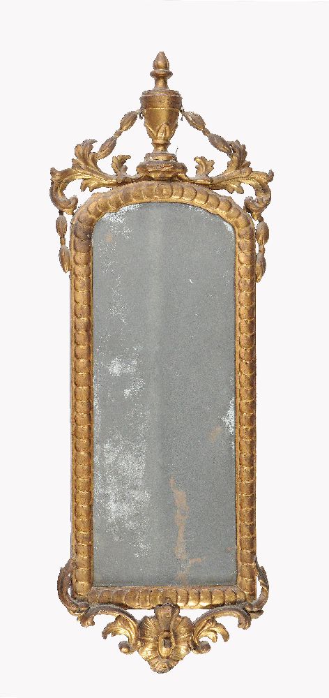 A pair of Continental carved giltwood wall mirrors - Image 2 of 7