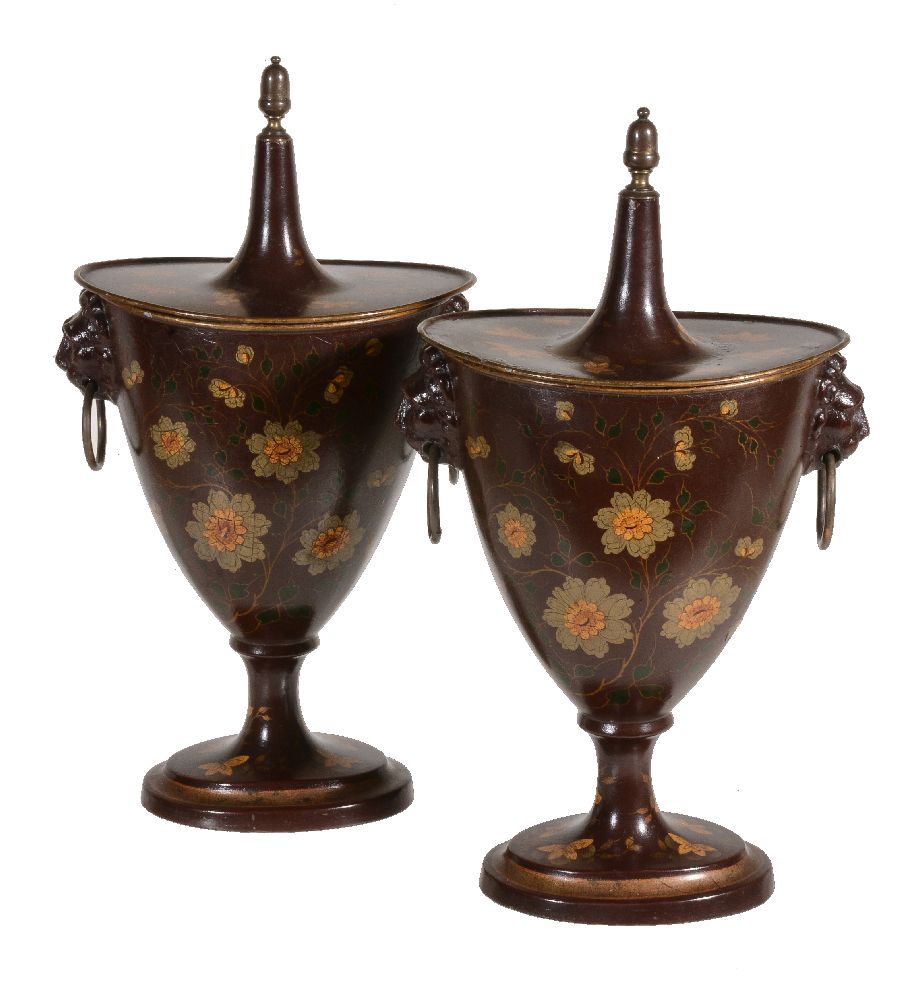 A pair of tôle peinte chestnut urns in Empire style - Image 4 of 6
