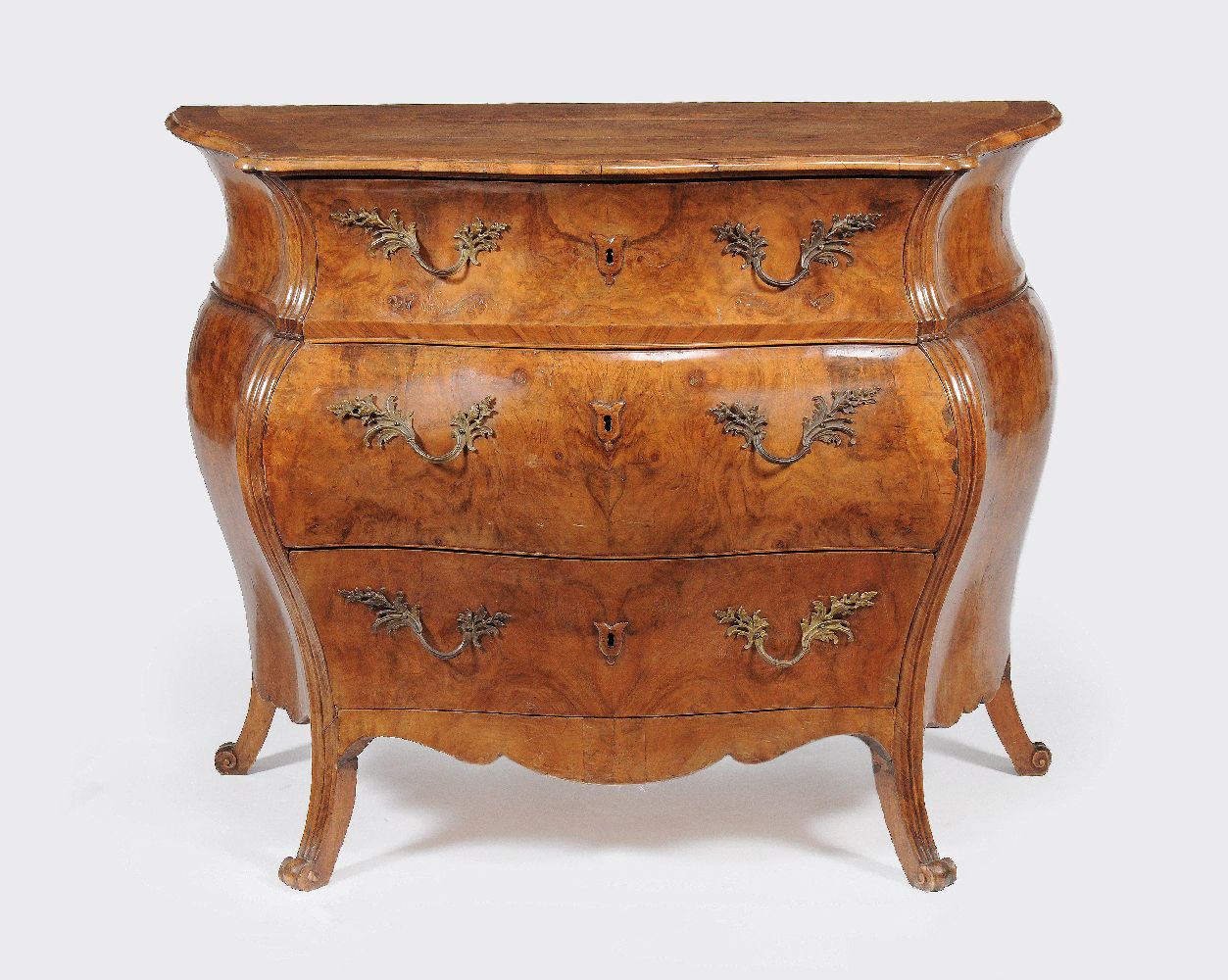 A pair of Continental figured walnut serpentine commodes - Image 6 of 7