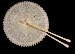 ϒ A large Chinese export ivory cockade brisé fan