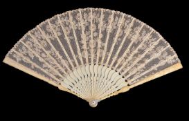 ϒ An ivory fan