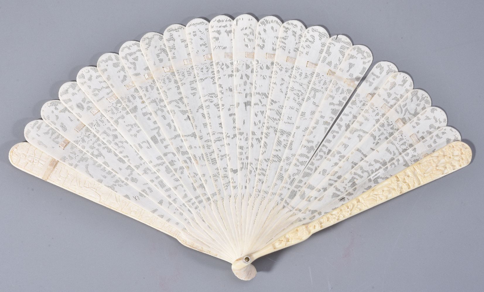 ϒ A Chinese Ivory Brise Fan - Image 2 of 3