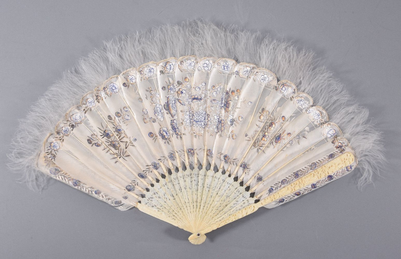 ϒ A Chinese white duck and marabou painted fan - Image 2 of 3