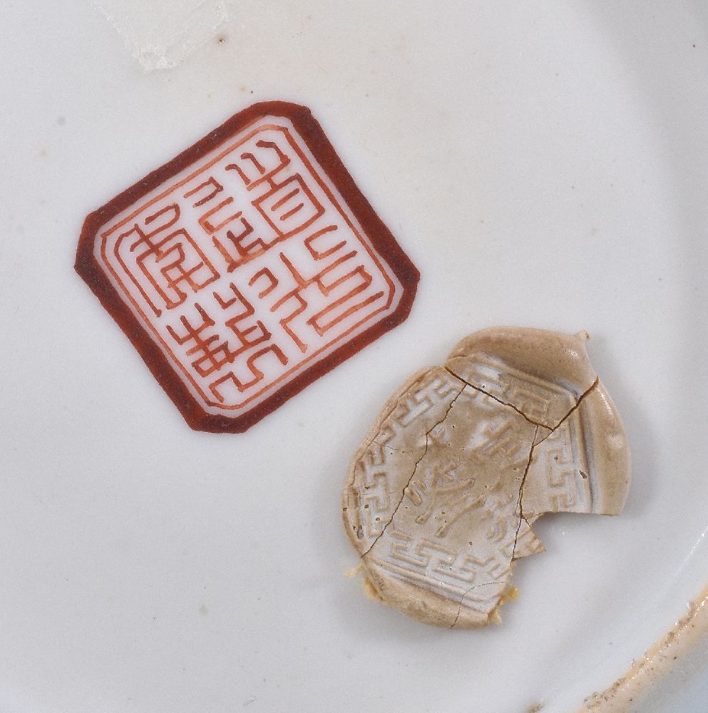 A pair of Chinese famille rose saucer dishes - Image 5 of 5