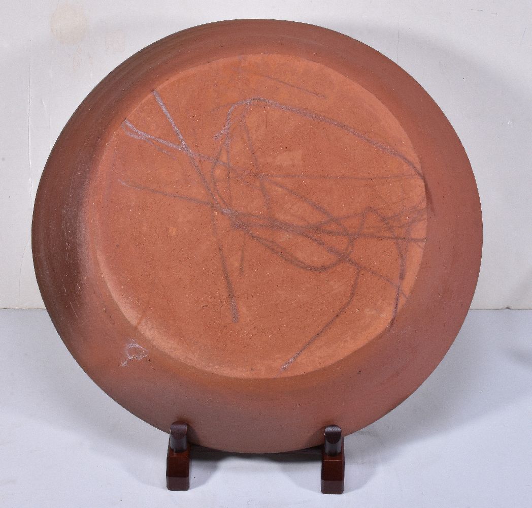 A large Japanese Bizen pottery dish - Image 4 of 4