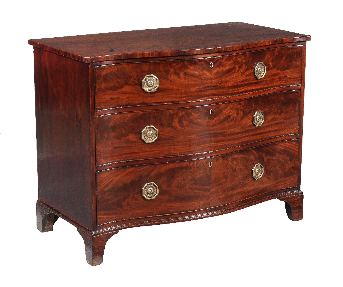 A George III mahogany serpentine fronted chest of drawers - Image 2 of 3