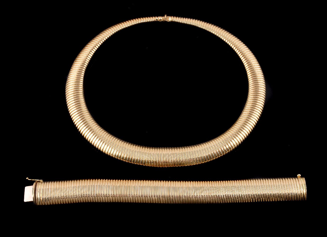 A gold coloured tubogas necklace and bracelet