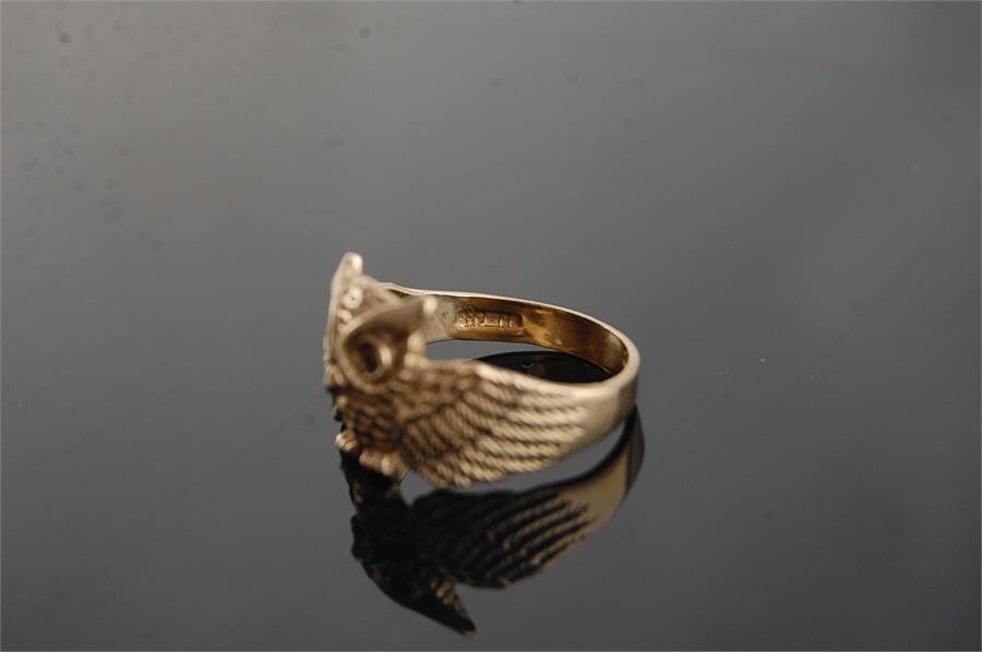 A 9ct Gold Ring in the shape of an Owl with outspread wings - Image 3 of 3