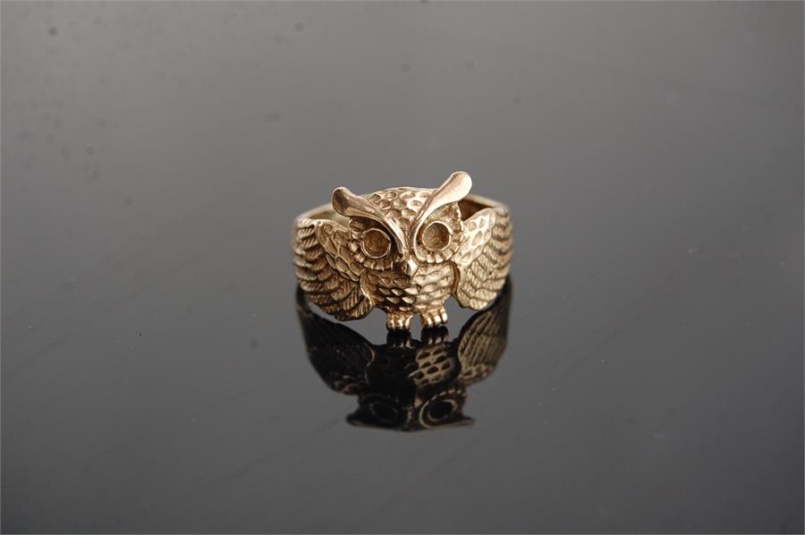 A 9ct Gold Ring in the shape of an Owl with outspread wings