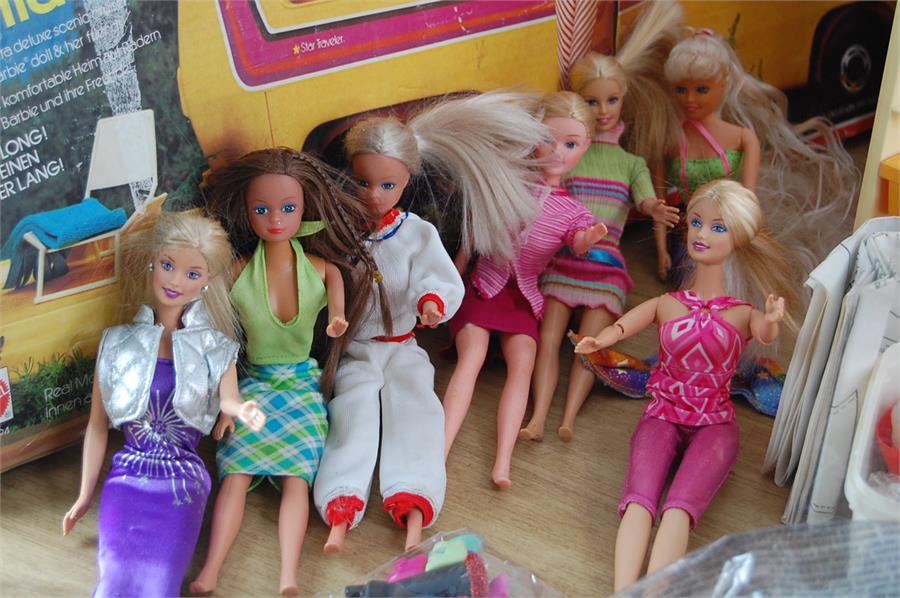 A Large Collection of Vintage Sindy & Barbie - Image 5 of 8