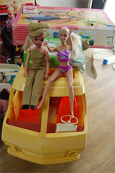 A Large Collection of Vintage Sindy & Barbie - Image 3 of 8