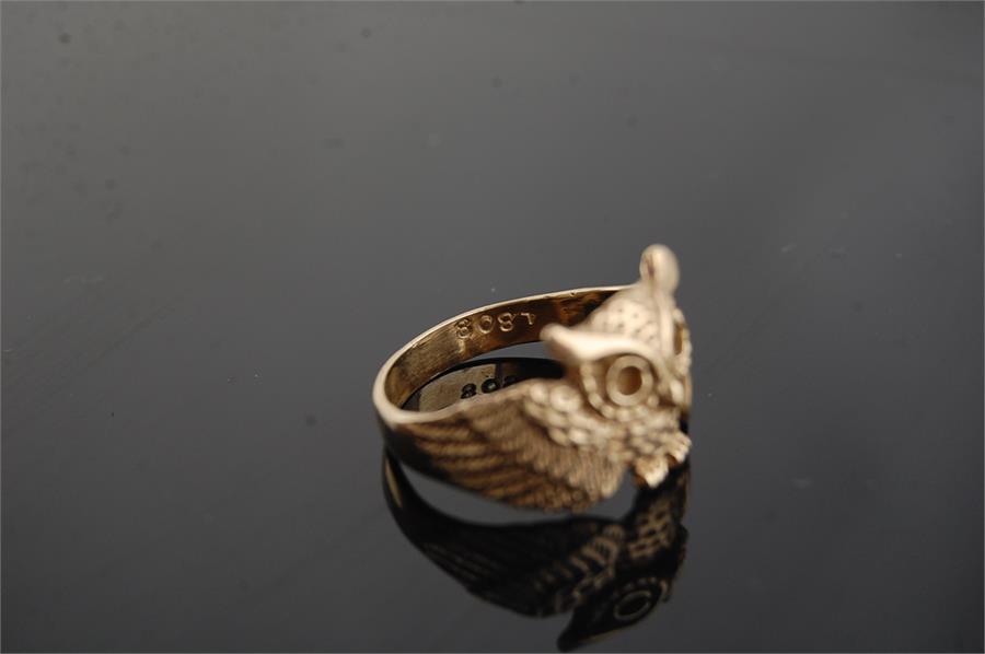 A 9ct Gold Ring in the shape of an Owl with outspread wings - Image 2 of 3