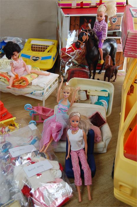 A Large Collection of Vintage Sindy & Barbie - Image 2 of 8