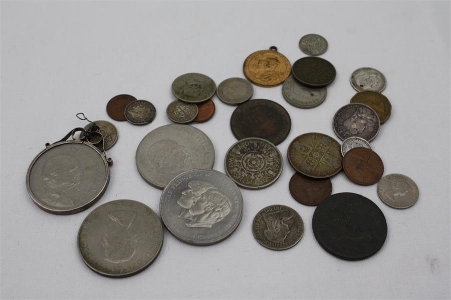 A small collection of English Coins including Commemorative and Silver, etc.