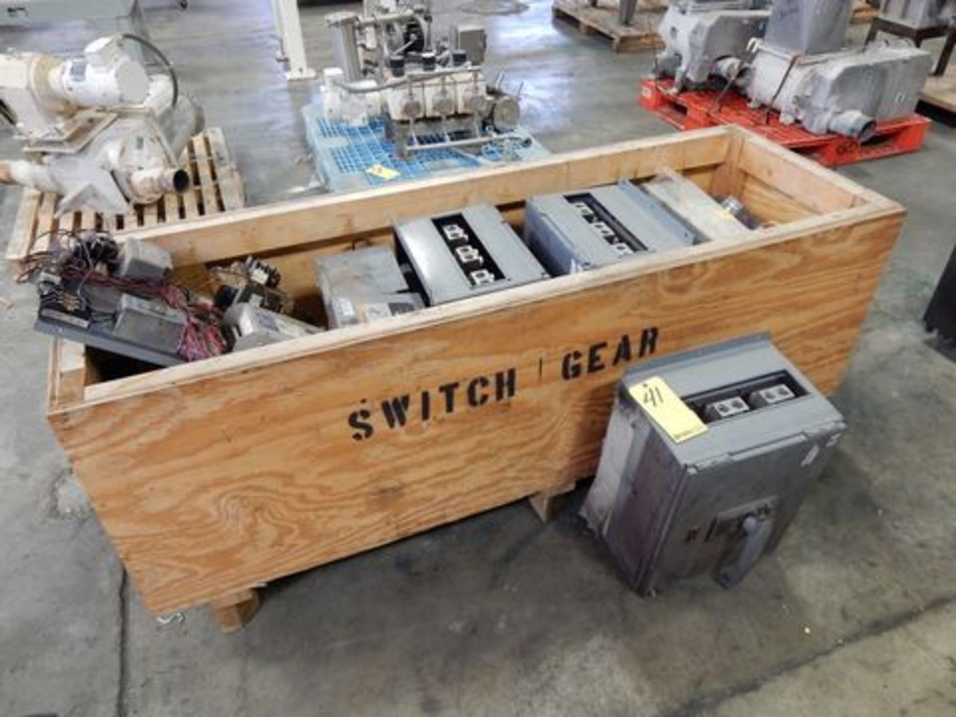LOT ELECTRICAL SWITCH GEAR TO INCLUDE (3) 600 AMP, 3PH DISCONNECTS, CONTROL EQUIP., ETC.