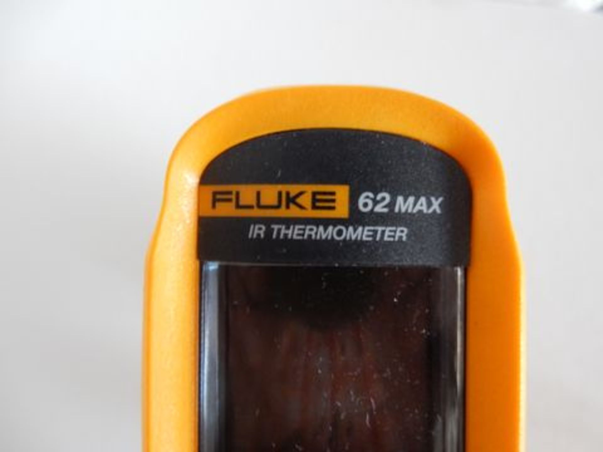 FLUKE IR THERMOMETER, M# 62MAX, S/N 14052017, -30 DEGREE C TO +500 DEGREE C - Image 2 of 4