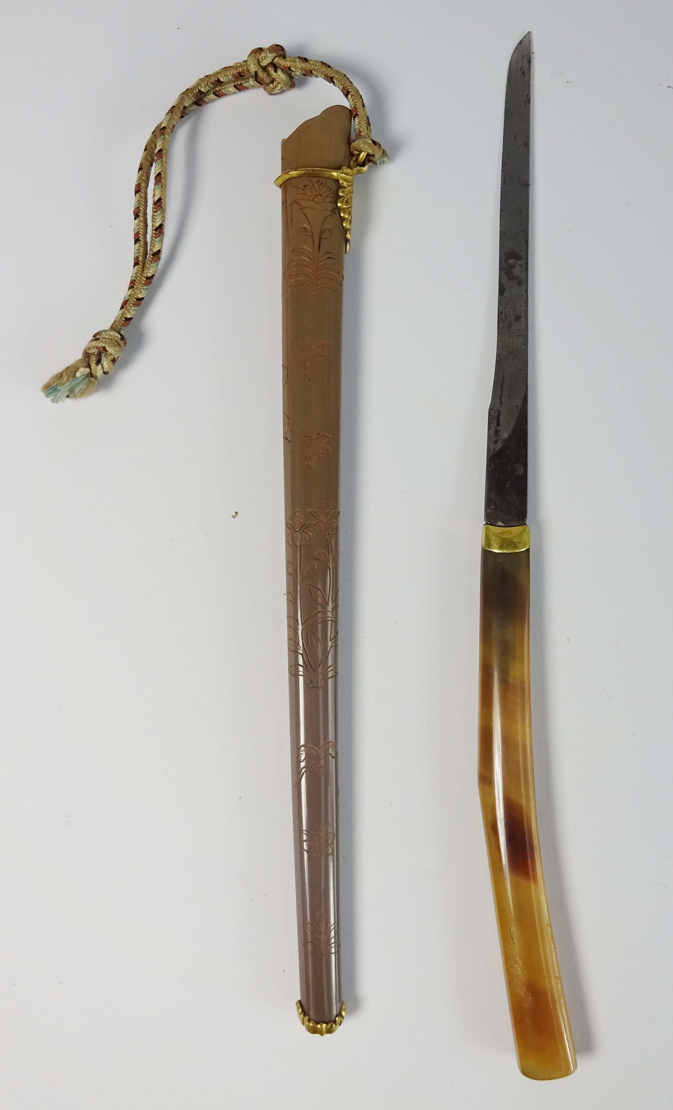 Chinese horn and lacquered knife with sheath with incised decoration and gilt metal mounts 24cm - Image 2 of 4