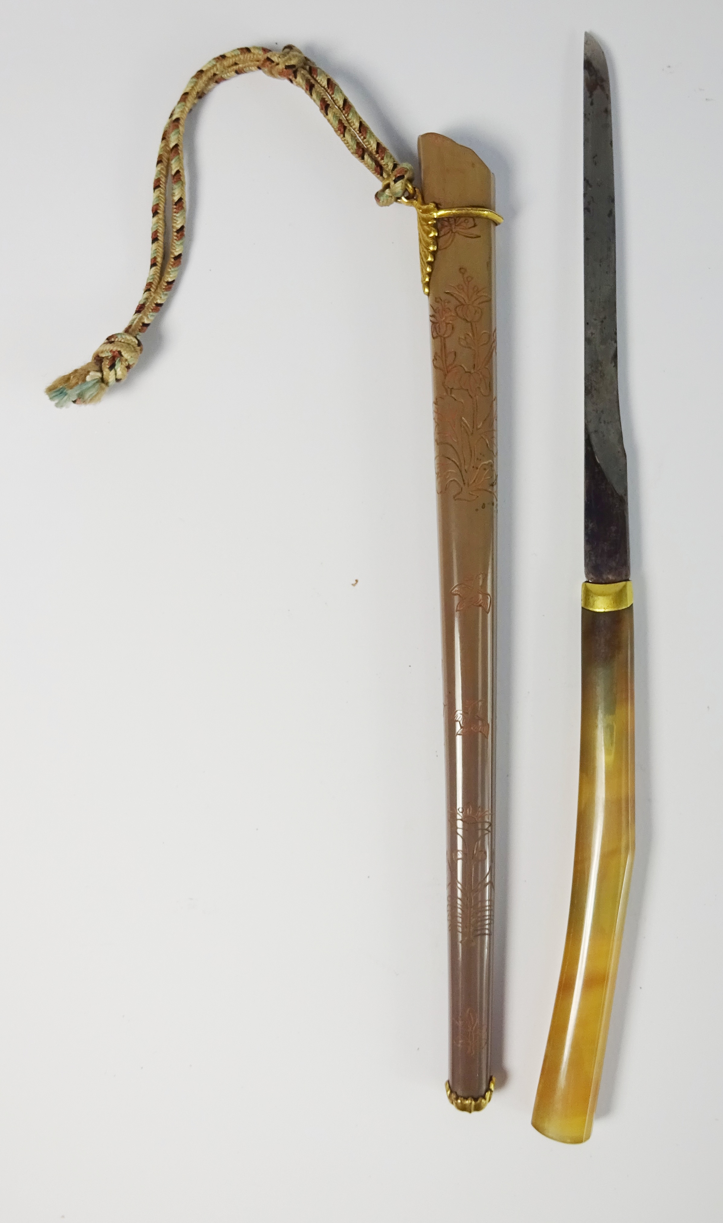 Chinese horn and lacquered knife with sheath with incised decoration and gilt metal mounts 24cm - Image 3 of 4