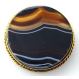 Circular agate Brooch in a 9ct.