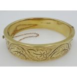 9ct engraved gold hinged Bangle hallmarked (48.