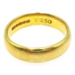 22ct gold wedding band approx 6.